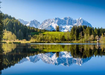 Der Wilde Kaiser in Flammen – Feuer, Berge & Tradition