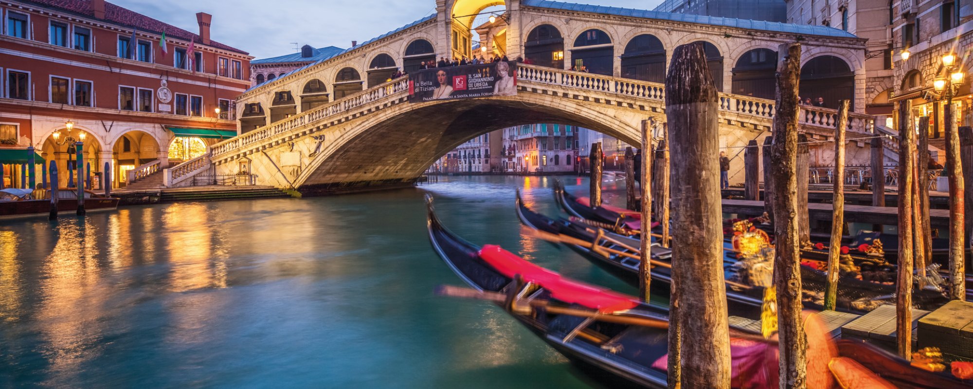 Die Rialtobrücke am Abend