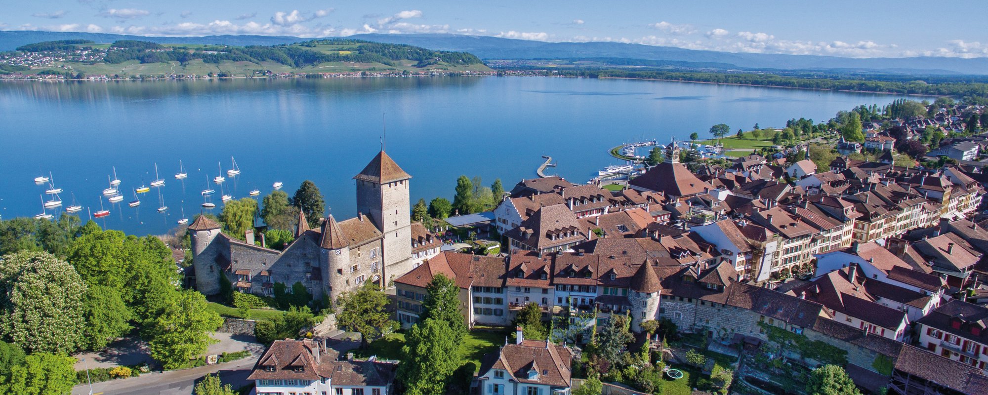 Blick auf Murten und den Murtensee