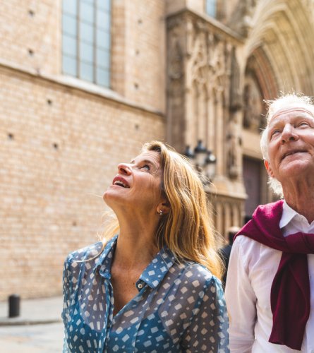 Älteres Paar beim Sightseeing